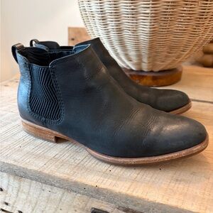 Kork-Ease Black Leather Ankle Booties size 7.5 women’s